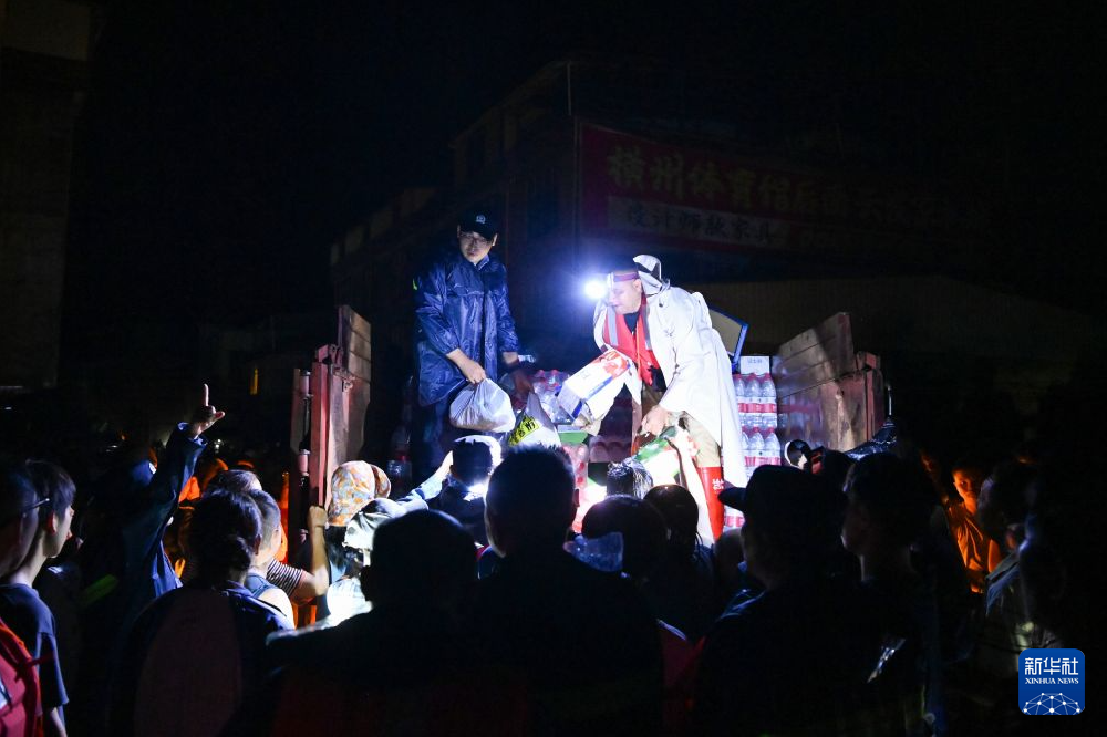 广西横州：争分夺秒抢险救援