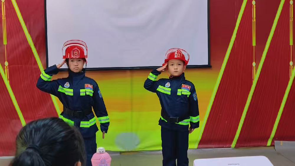 集结少年力量 淬炼钢铁意志——济钢消防研学基地暑期托管军训周火热开营